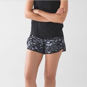 Lululemon Tracker Short Mini Warp White Black